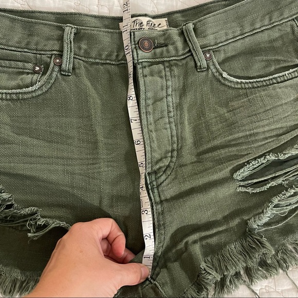 Free People Distressed Shorts Army Olive Green We the Free Size 28 - Picture 5 of 6